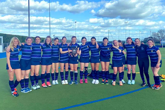 Cokethorpe First XI Hockey Girls pose with the winners shield - Oxfordshire County Champs 10.10.22 - News