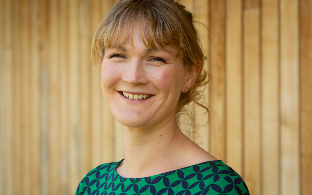 Mrs Amy Prior BA